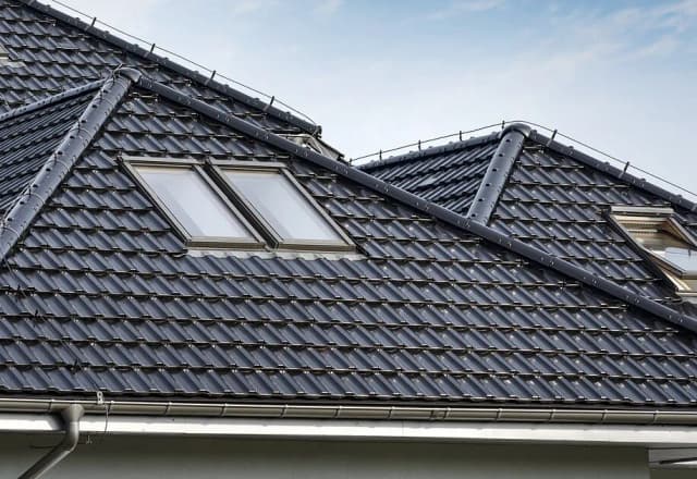 Dachówka ceramiczna czy cementowa: co wybrać, aby nie żałować decyzji? Dachówka ceramiczna czy cementowa: co wybrać, aby nie żałować decyzji?