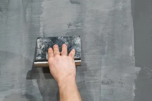 Jak położyć beton na ścianie - proste kroki do idealnego efektu Jak położyć beton na ścianie - proste kroki do idealnego efektu