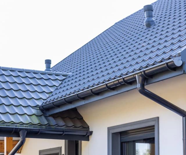 Ile waży metr dachówki ceramicznej i jak to wpływa na konstrukcję dachu? Ile waży metr dachówki ceramicznej i jak to wpływa na konstrukcję dachu?